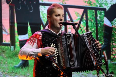 Ansambel bratov Poljanšek že 50 let navdihuje in zabava z nepozabnimi melodijami (47)
